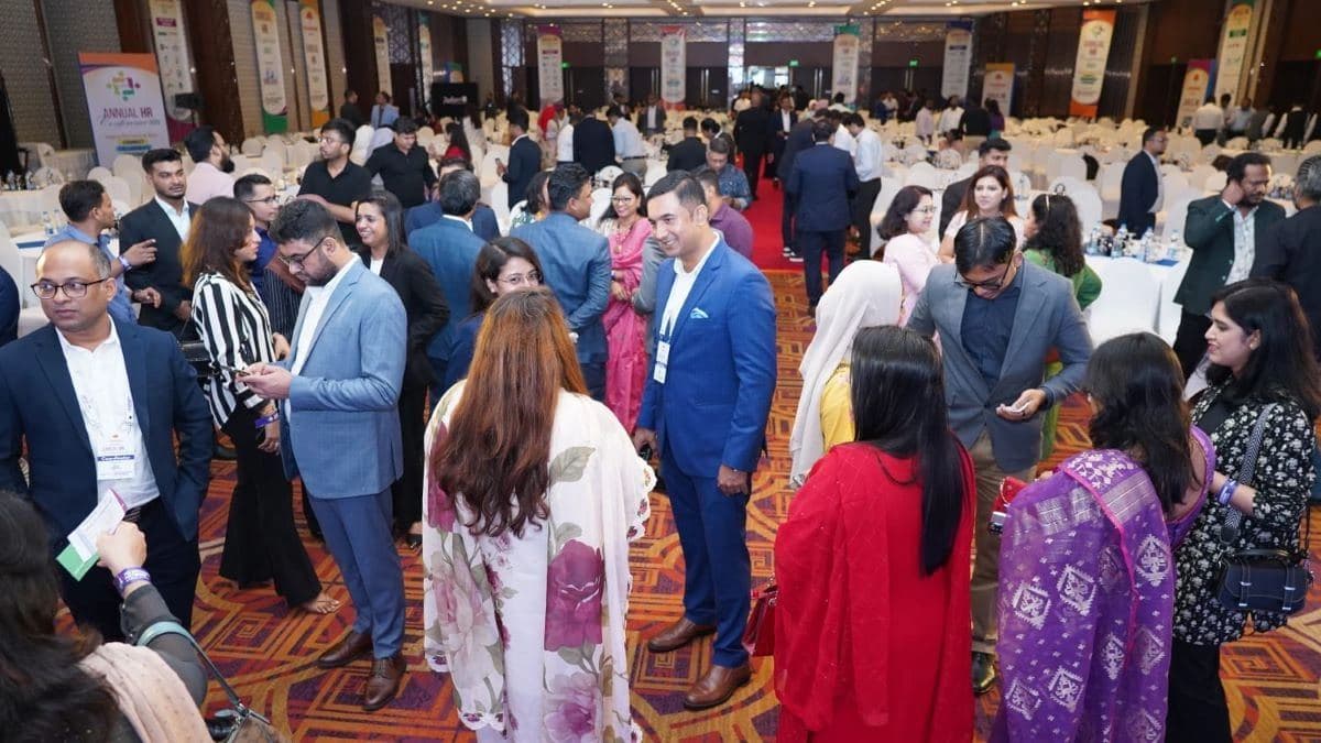 HR professionals networking between sessions at the Annual HR Conference 2025