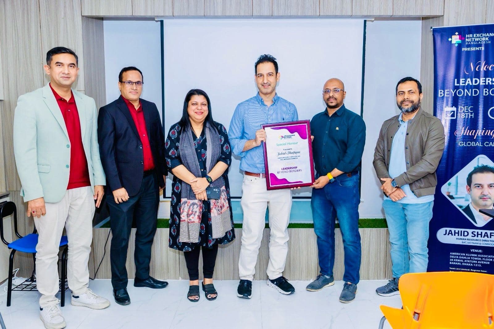 Jahid Shafique receiving a token of appreciation